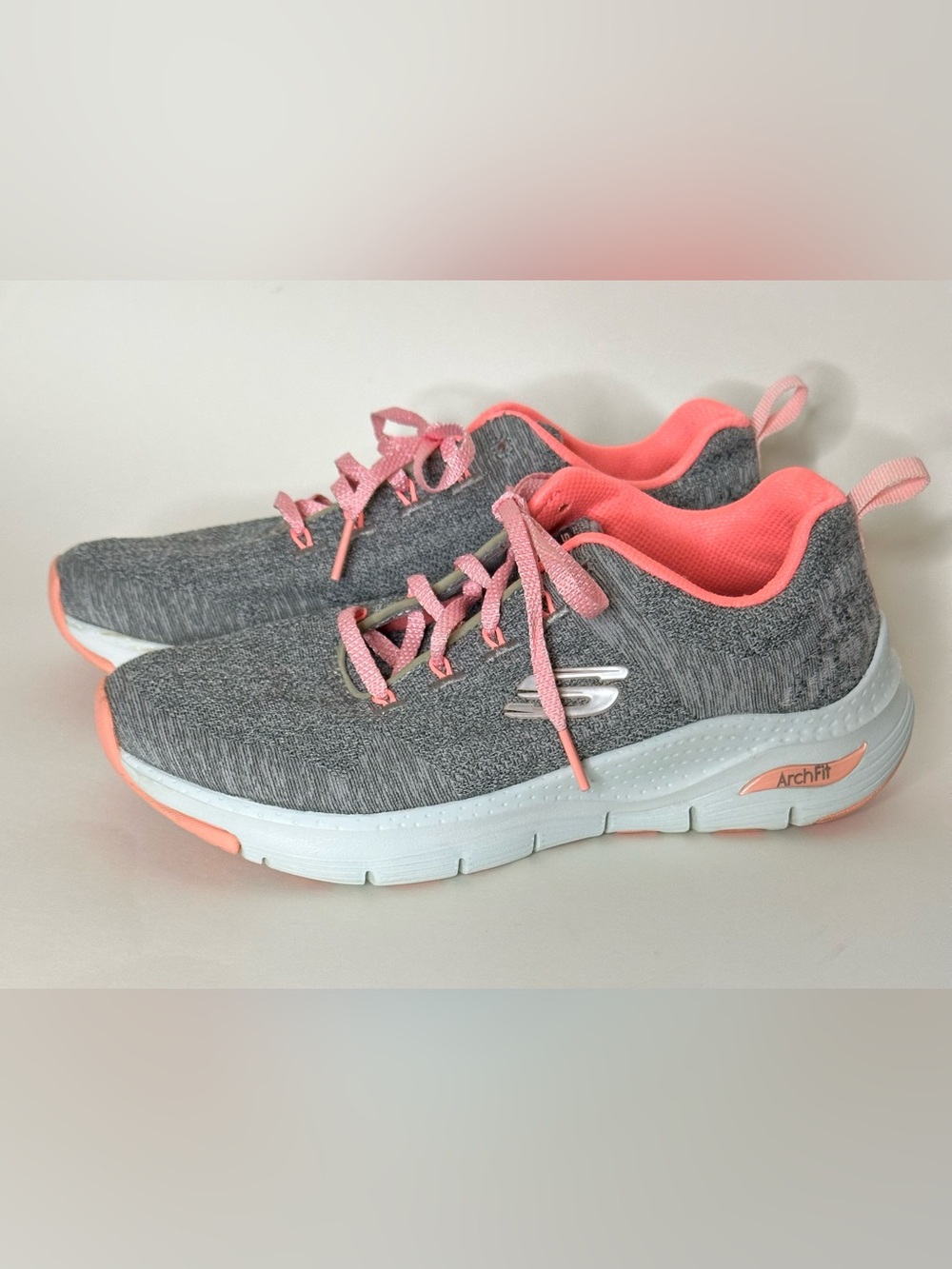 Skechers Womens Sz 6.5 Arch Fit Wave Lace Up Running Gray Sneakers